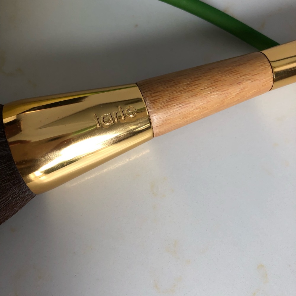 TARTE bronze & glow™ contour brush - Picture 6 of 8
